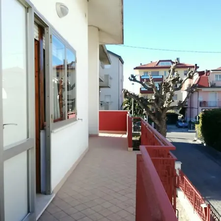 Grazioso In Villetta Bifamiliare