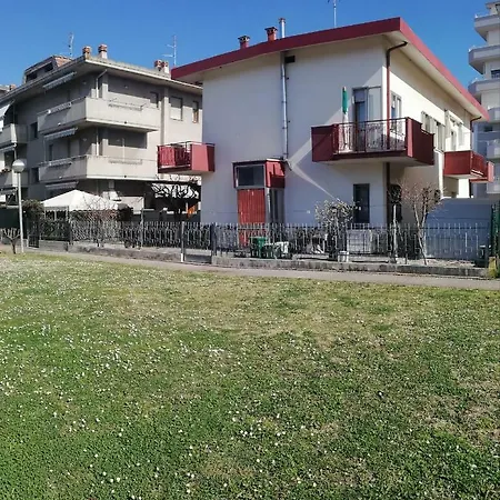 Grazioso In Villetta Bifamiliare *